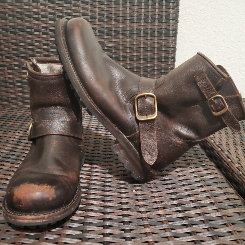 Frye Boyd Engineer Shearling


Size 8 mens